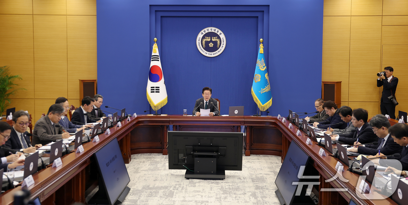 (서울=뉴스1) 허경 기자 = 이재명 대통령이 7일 청와대에서 열린 수석보좌관회의에서 발언을 하고 있다. 2026.5.7/뉴스1