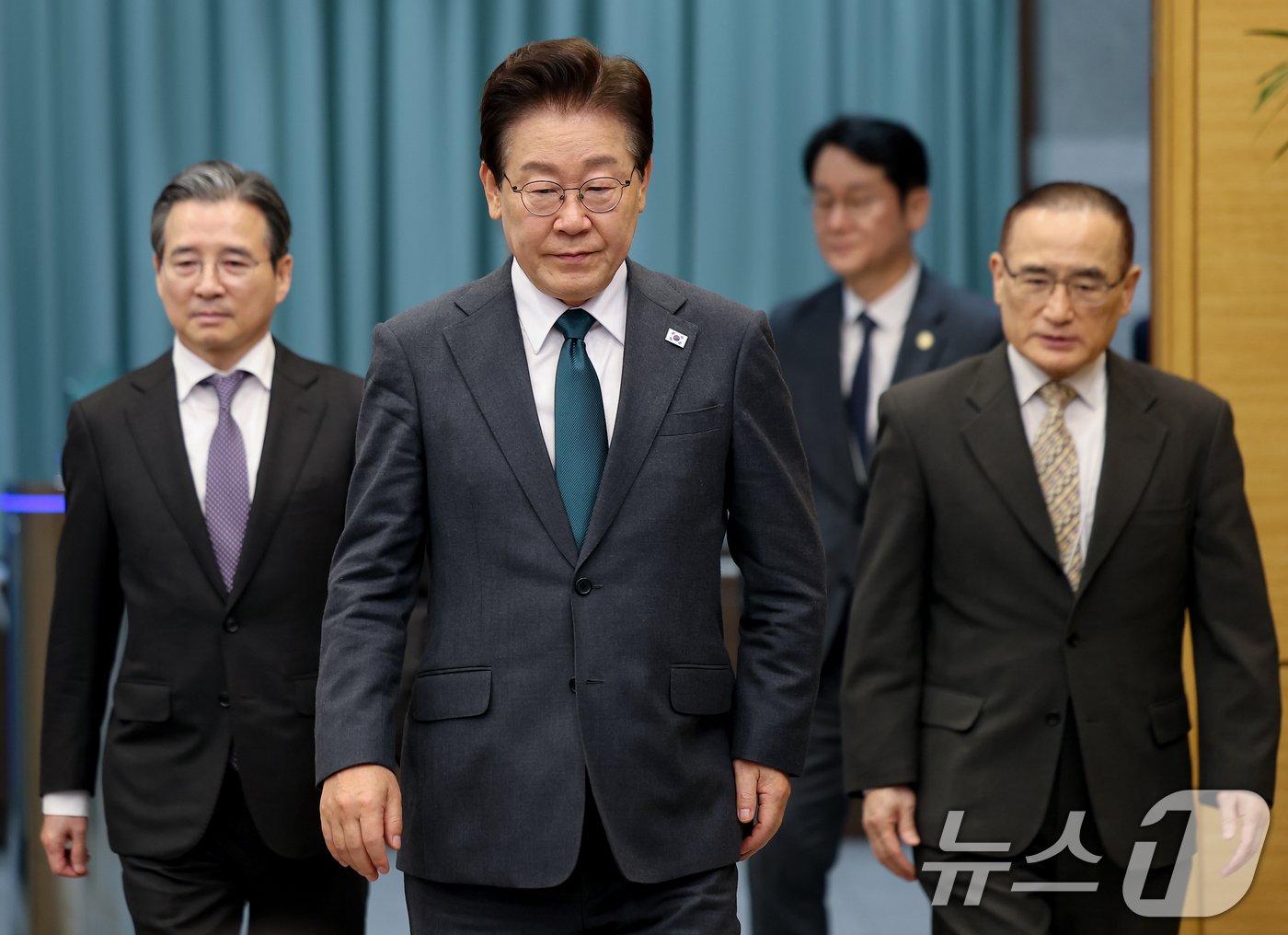 (서울=뉴스1) 허경 기자 = 이재명 대통령이 7일 청와대에서 열린 수석보좌관회의에 입장하고 있다. 2026.5.7/뉴스1