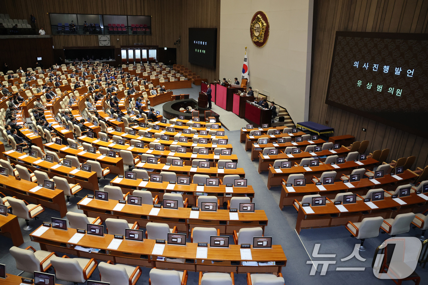 (서울=뉴스1) 신웅수 기자 = 유상범 국민의힘 의원이 7일 서울 여의도 국회에서 열린 제435회국회(임시회) 제1차 본회의에서 대한민국헌법 개정안에 대한 의사진행발언을 하고 있다 …
