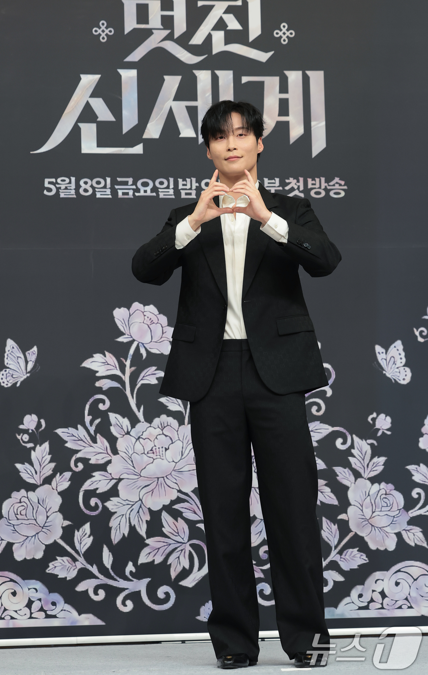 (서울=뉴스1) 권현진 기자 = 배우 허남준이 7일 서울 양천구 목동SBS에서 열린 SBS 새 금토드라마 '멋진 신세계'(극본 강현주/ 연출 한태섭) 제작발표회에 참석해 포즈를 취 …