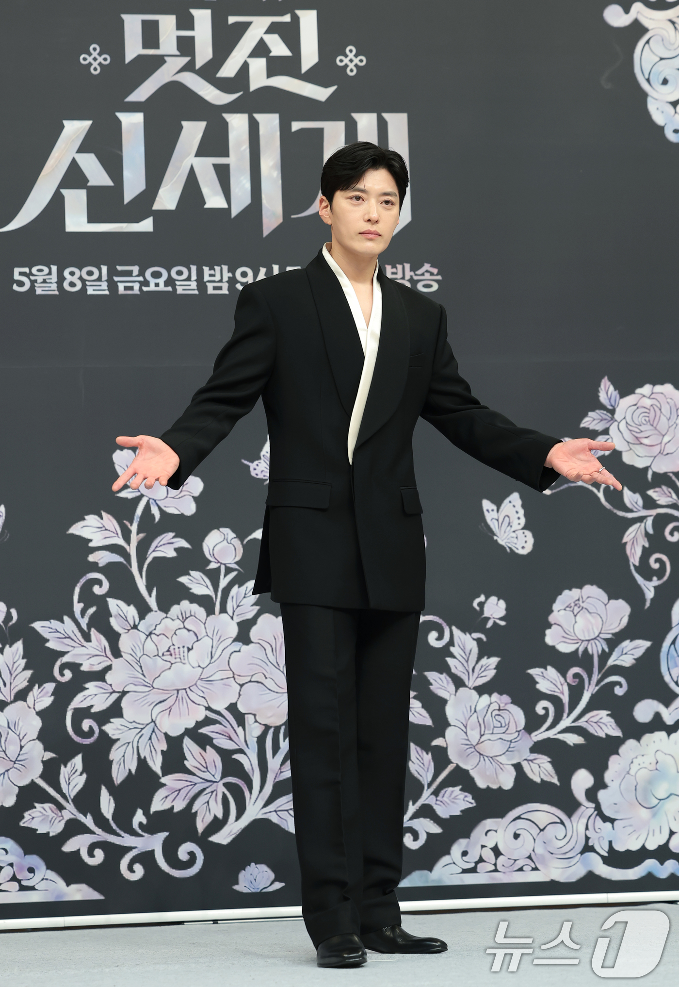 (서울=뉴스1) 권현진 기자 = 배우 장승조가 7일 서울 양천구 목동SBS에서 열린 SBS 새 금토드라마 '멋진 신세계'(극본 강현주/ 연출 한태섭) 제작발표회에 참석해 포즈를 취 …