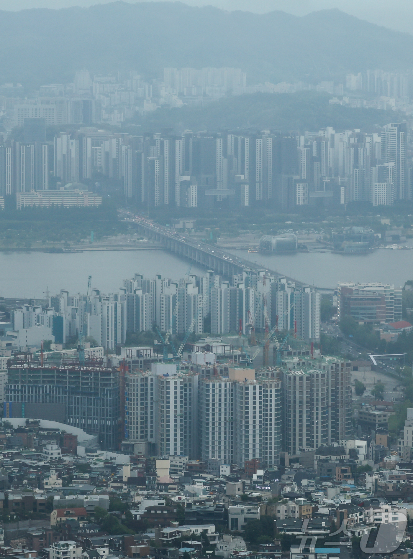 (서울=뉴스1) 이종수 인턴기자 = 한국부동산원이 7일 발표한 ‘5월 첫째주(4일 기준) 주간 아파트 가격동향’에 따르면 서울 아파트 매매가격은 전주 대비 0.15% 상승하며 상승 …