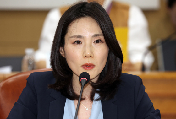 발언하는 김진아 차관