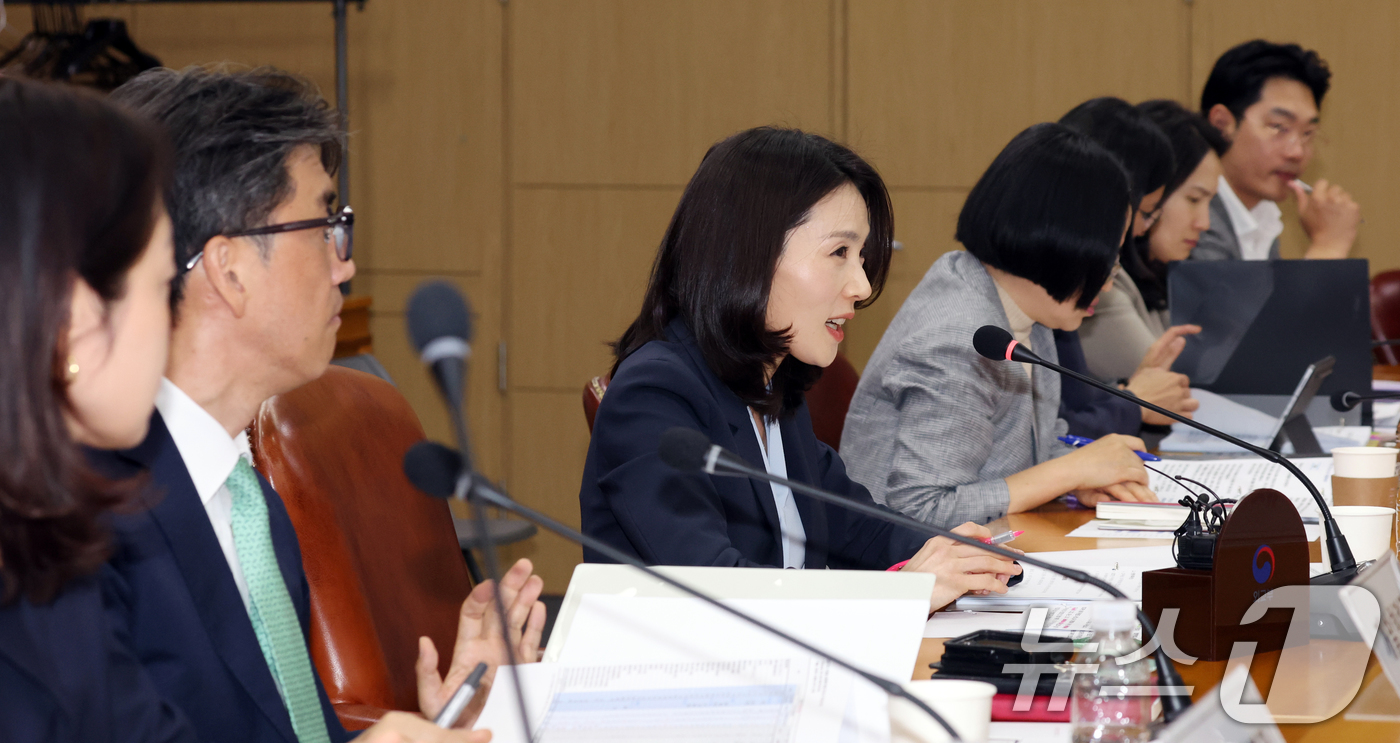 (서울=뉴스1) 김명섭 기자 = 김진아 외교부 2차관이 7일 서울 종로구 정부서울청사 별관 외교부에서 열린 2027년도 무상원조 시행계획 관계기관협의회에서 모두 발언을 하고 있다. …