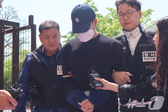 교장·직원 등 6명에 흉기 휘두른 고교생 2심도 '징역 장기 8년'