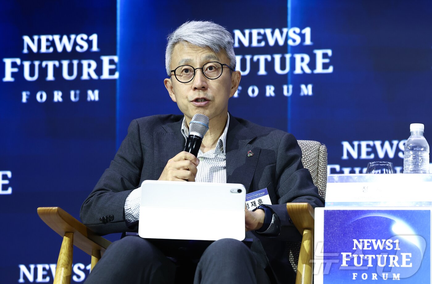 본문 이미지 - 정재훈 서울여대 사회복지학과 교수가 7일 서울 여의도 페어몬트 앰배서더 호텔에서 열린 뉴스1 미래포럼 세션3 대한민국 균형발전의 새로운 대안 지방통합시대를 주제로 한 패널 토론에서 발언하고 있다. 2026.5.7 ⓒ 뉴스1 김민지 기자