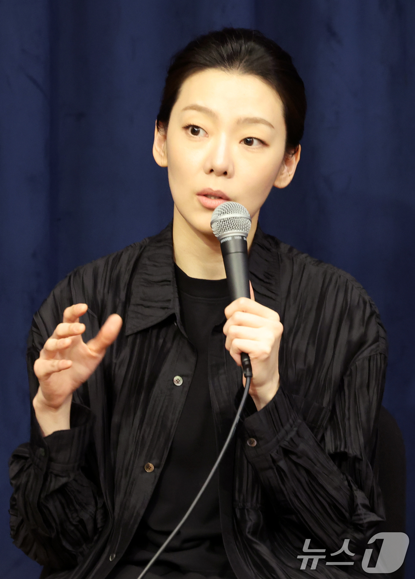 (서울=뉴스1) 조연우 인턴기자 = 바이올리니스트 클라라 주미 강이 7일 서울 종로구 크레디아클래식클럽에서 열린 ‘클라라 주미 강 & 김선욱 듀오 리사이틀’ 기자간담회에서 취재진의 …