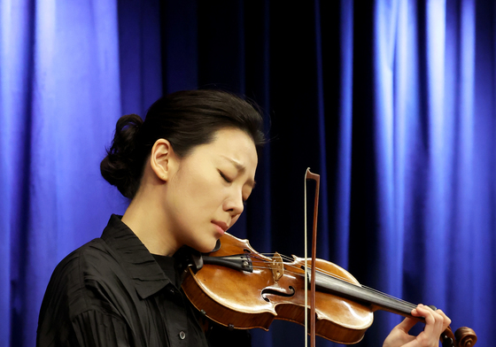 클라라 주미 강, 바흐 무반주 소나타 연주