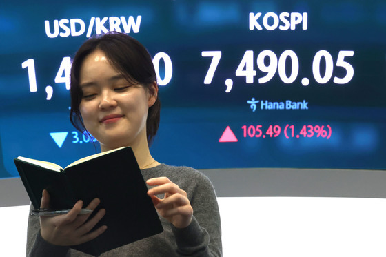 코스피, 7490선 마감⋯ 또 사상 최고치