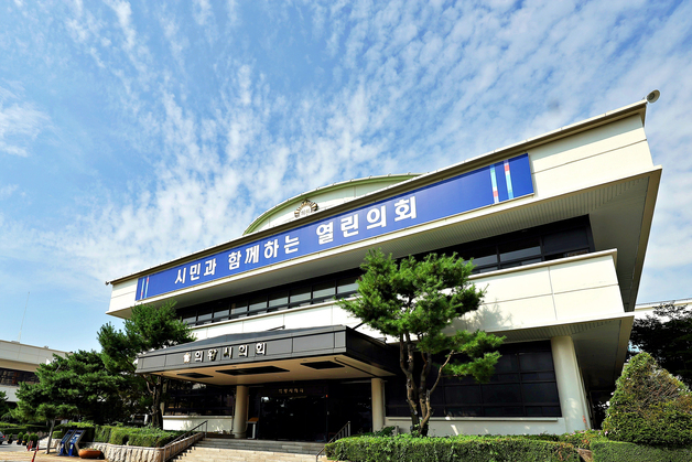 '강제추행 1심 유죄' 의왕시의원…"즉각 사퇴, 제명" 촉구 목소리