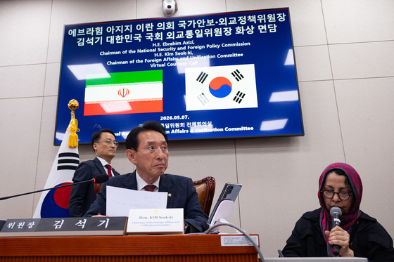 이란 의회 국가안보·외교정책위원장과 통화하는 김석기 외통위원장