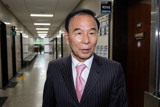 당대표실 나서는 박덕흠 국민의힘 공천관리위원장
