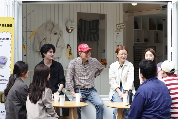 박형준, 부산대 앞 청년상권서…"골목이 도시 브랜드 되는 부산 만들 것"