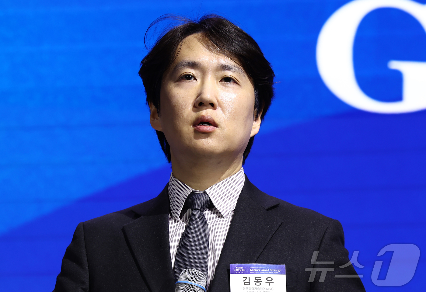 (서울=뉴스1) 김민지 기자 = 김동우 한국과학기술원(KAIST) AI철학연구센터장이 7일 서울 여의도 페어몬트 앰배서더 호텔에서 열린 뉴스1 미래포럼에서 피지컬 AI시대, 인간의 …