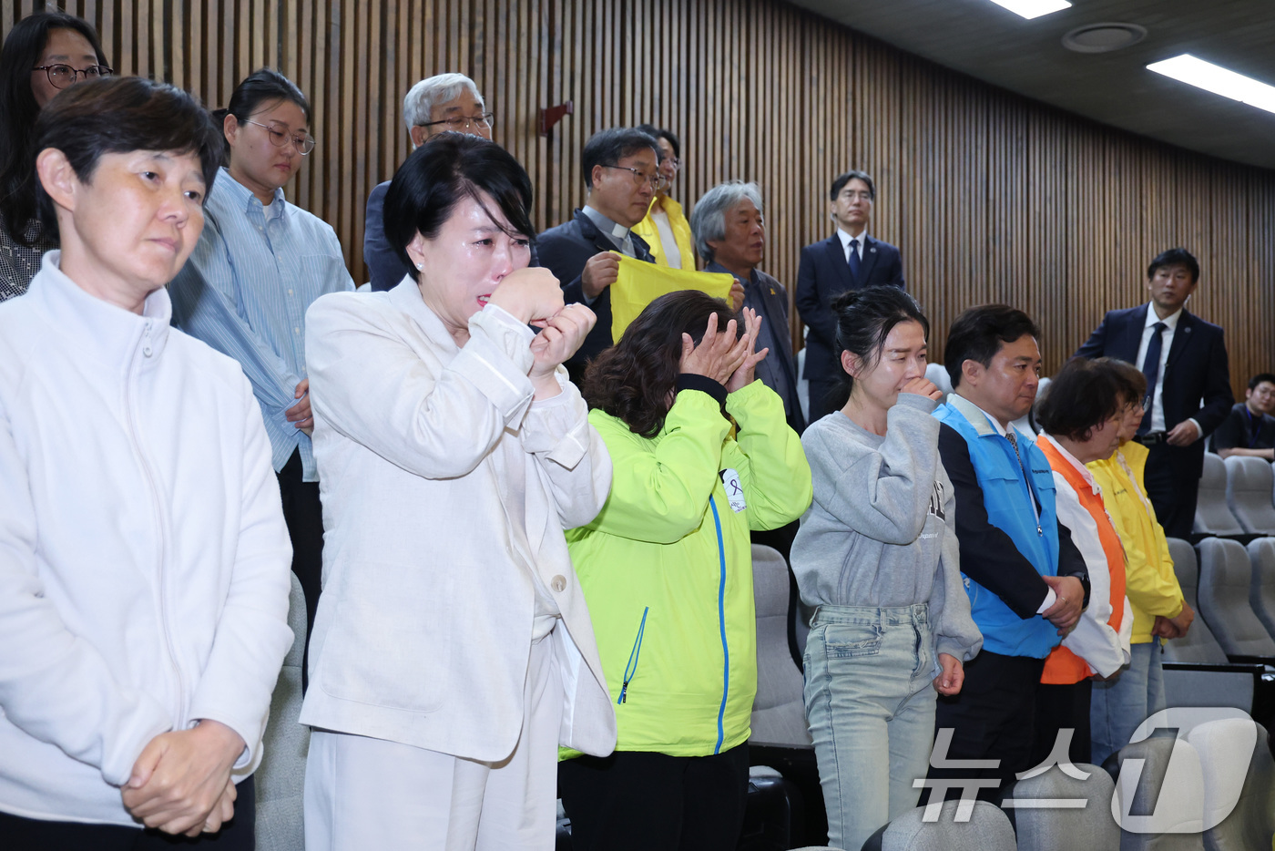 (서울=뉴스1) 신웅수 기자 = 7일 서울 여의도 국회에서 열린 제435회국회(임시회) 제1차 본회의에서 생명안전기본법안(수정, 박주민의원ㆍ한창민의원ㆍ용혜인의원 대표발의)이 가결되 …