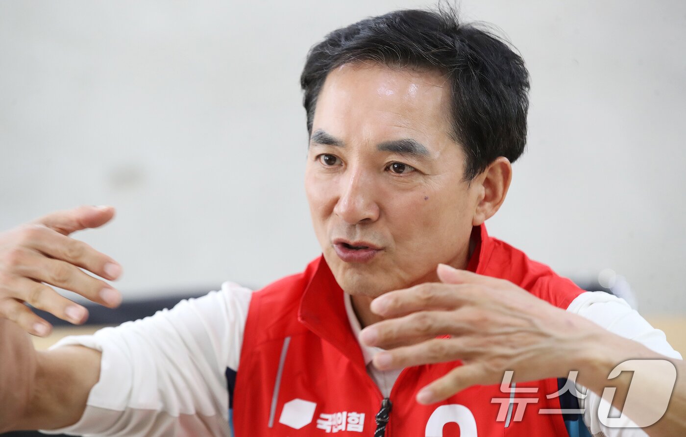 본문 이미지 - 부산 북구갑 국회의원 보궐선거에 출마한 박민식 국민의힘 후보가 7일 부산 북구 선거사무소에서 뉴스1과 인터뷰를 하고 있다. 2026.5.7 ⓒ 뉴스1 윤일지 기자