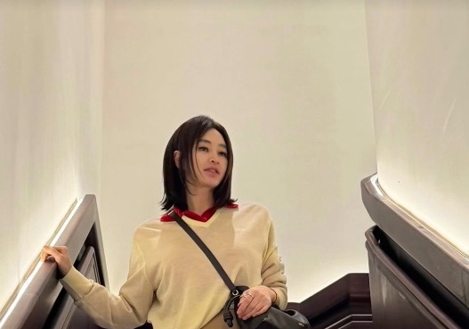 김혜수, 초미니 스커트로 뽐낸 각선미…55세에도 바비 인형 그 자체 [N샷]