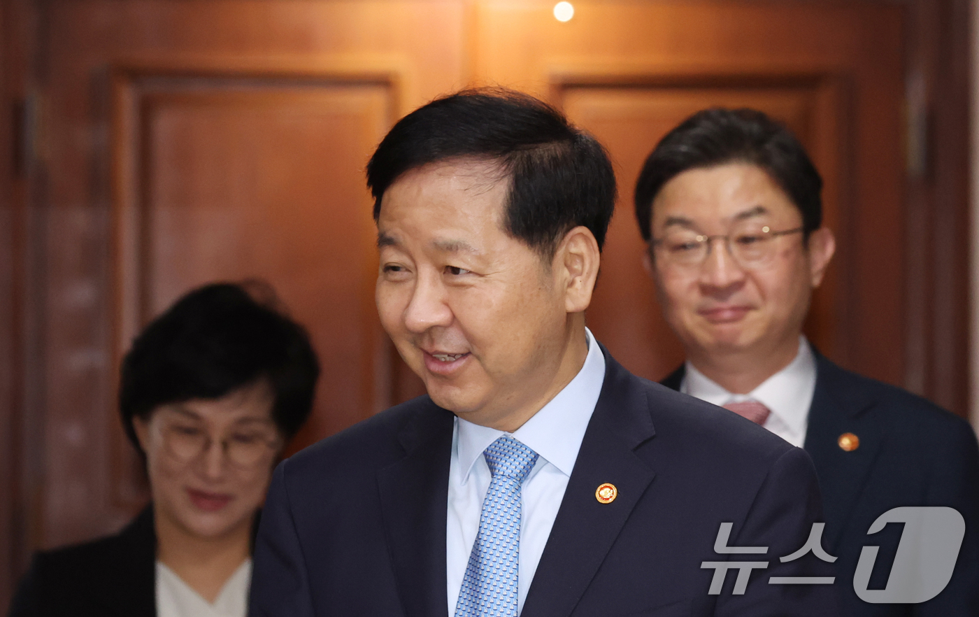 (서울=뉴스1) 김명섭 기자 = 구윤철 경제부총리 겸 재정경제부 장관이 8일 오전 서울 종로구 세종대로 정부서울청사에서 열린 비상경제본부회의 겸 경제·부동산관계장관회의에 참석하고 …