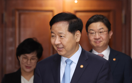비상경제본부회의 참석하는 구윤철 부총리