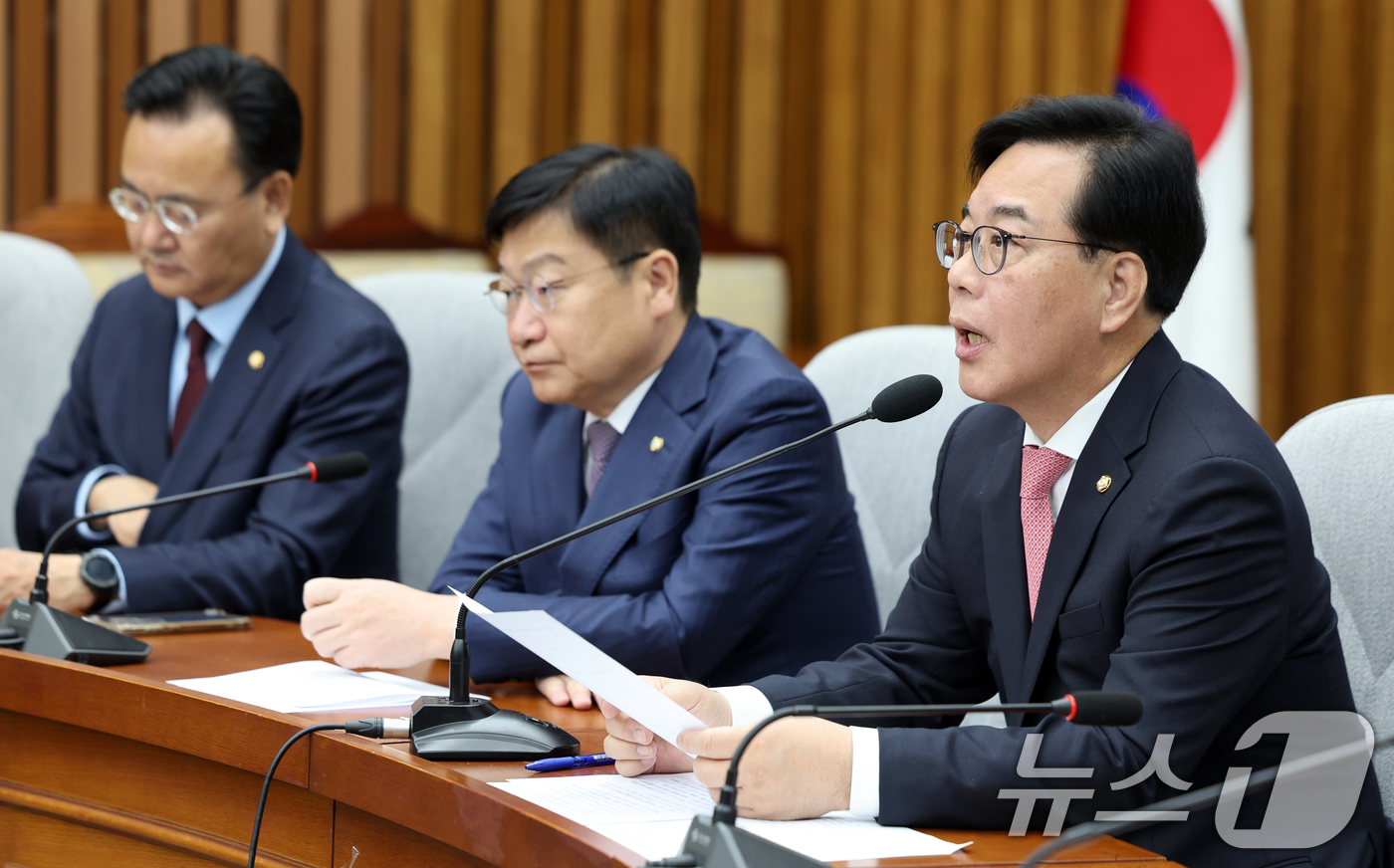 (서울=뉴스1) 황기선 기자 = 송언석 국민의힘 원내대표가 8일 오전 서울 여의도 국회에서 열린 원내대책회의에서 모두발언을 하고 있다. 2026.5.8/뉴스1