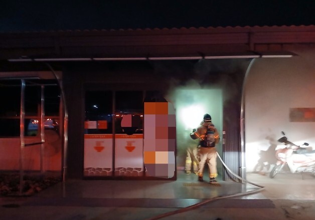 새벽 칠곡 식당에 불…2명 중경상·1시간 만에 진화