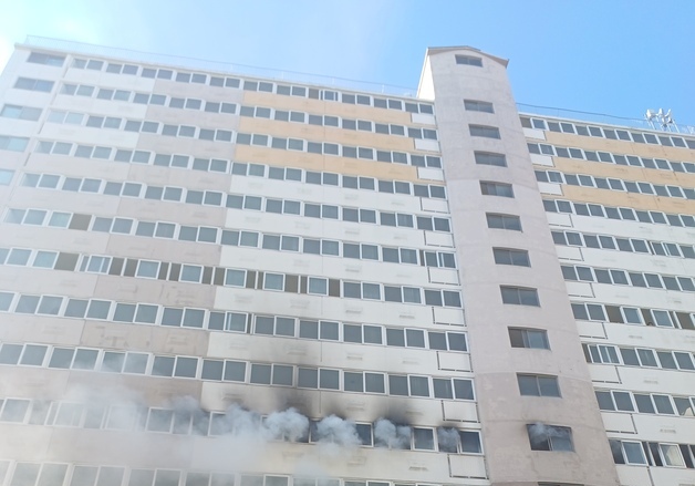 여수 아파트 화재…입주민 2명 부상