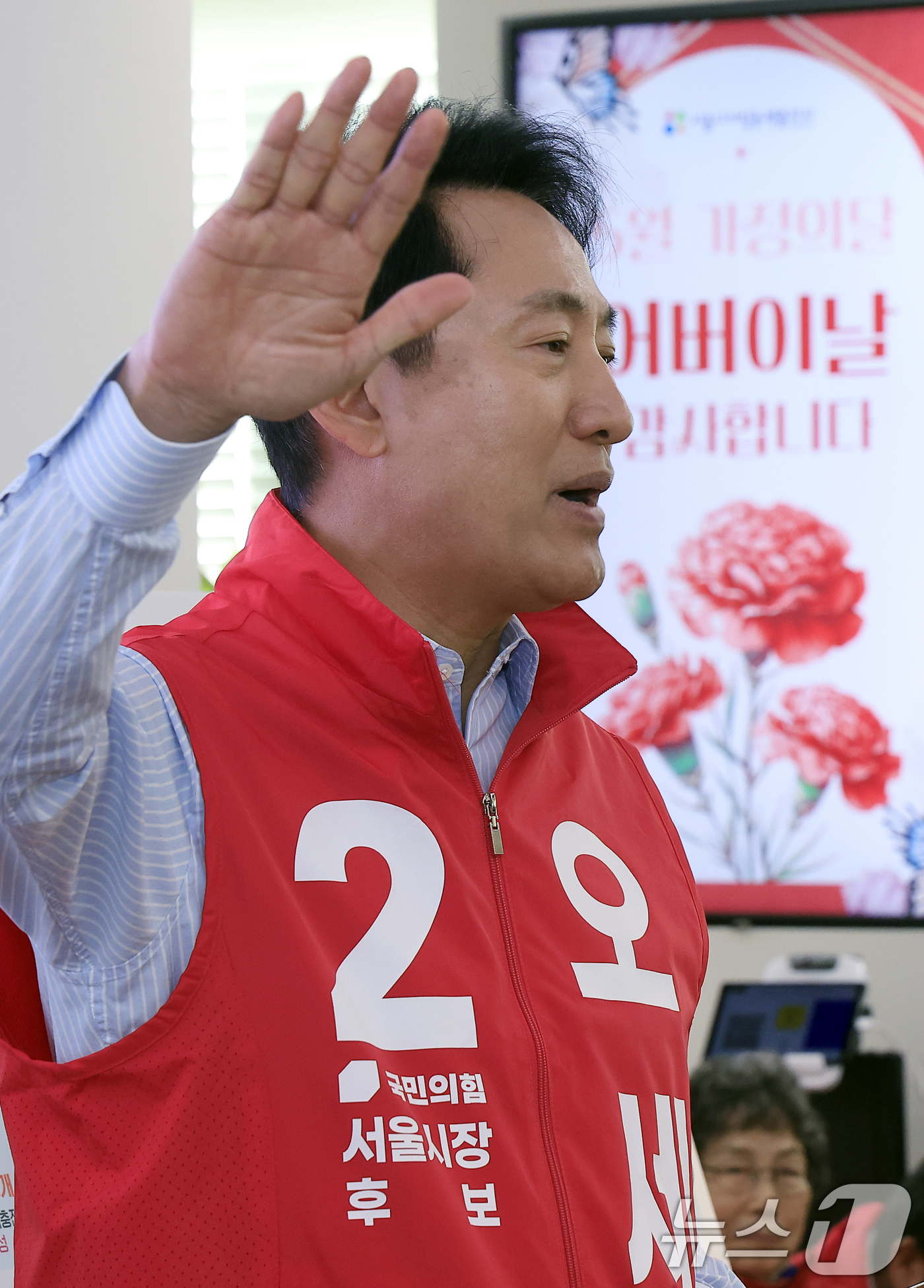 (서울=뉴스1) 박정호 기자 = 오세훈 국민의힘 서울시장 후보가 8일 오전 서울시 은평구 서오릉로 서울디지털동행플라자 은평센터에서 '아이와 부모, 어르신까지 안심하는 서울시' 돌봄 …
