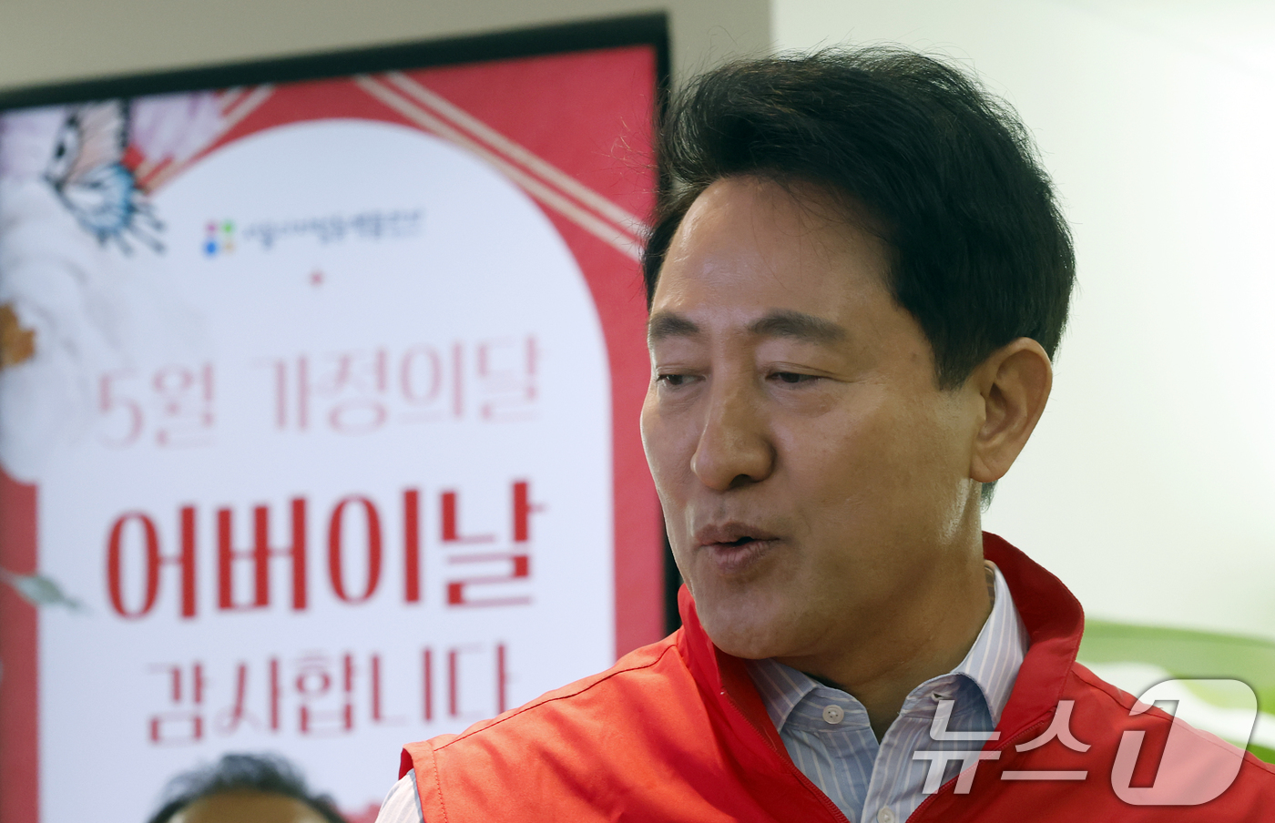 (서울=뉴스1) 박정호 기자 = 오세훈 국민의힘 서울시장 후보가 8일 오전 서울시 은평구 서오릉로 서울디지털동행플라자 은평센터에서 '아이와 부모, 어르신까지 안심하는 서울시' 돌봄 …