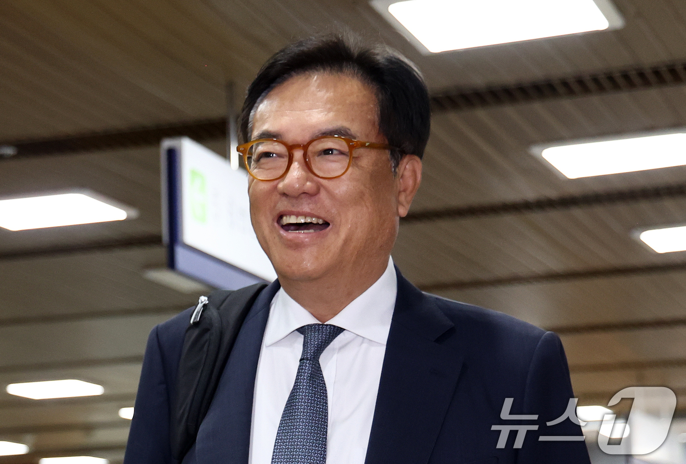 (서울=뉴스1) 최지환 기자 = 헌법재판관 미임명과 관련해 직무유기 혐의를 받는 정진석 전 대통령 비서실장이 8일 오전 서울 서초구 서울중앙지방법원에서 열린 1심 공판에 출석하고 …