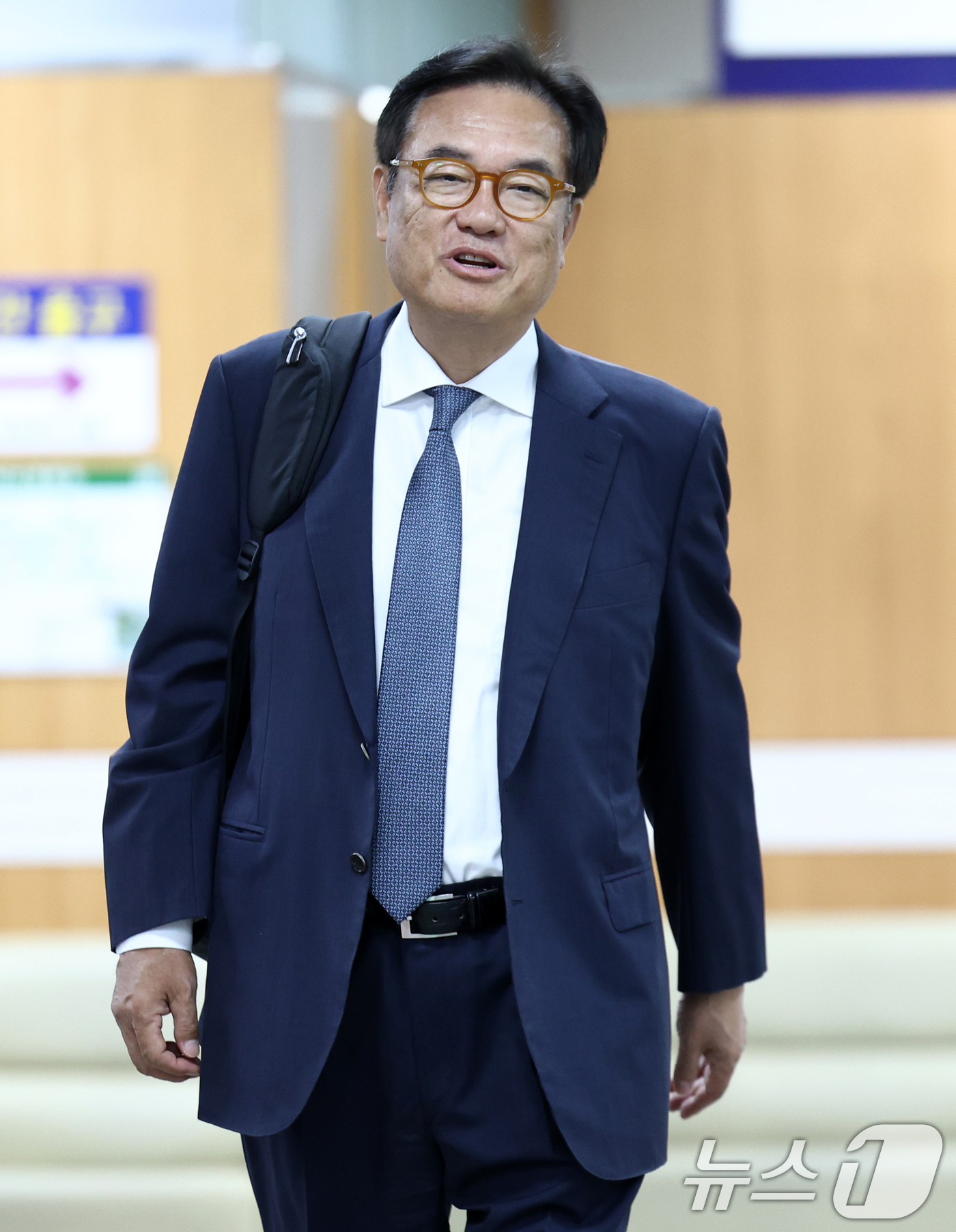 (서울=뉴스1) 최지환 기자 = 헌법재판관 미임명과 관련해 직무유기 혐의를 받는 정진석 전 대통령 비서실장이 8일 오전 서울 서초구 서울중앙지방법원에서 열린 1심 공판에 출석하고 …