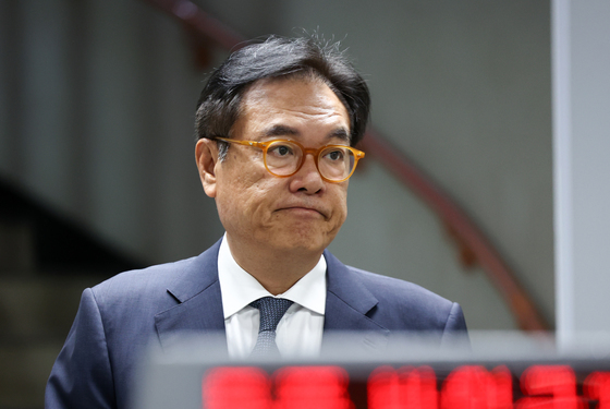 '직무유기 혐의' 정진석, 1심 공판 출석