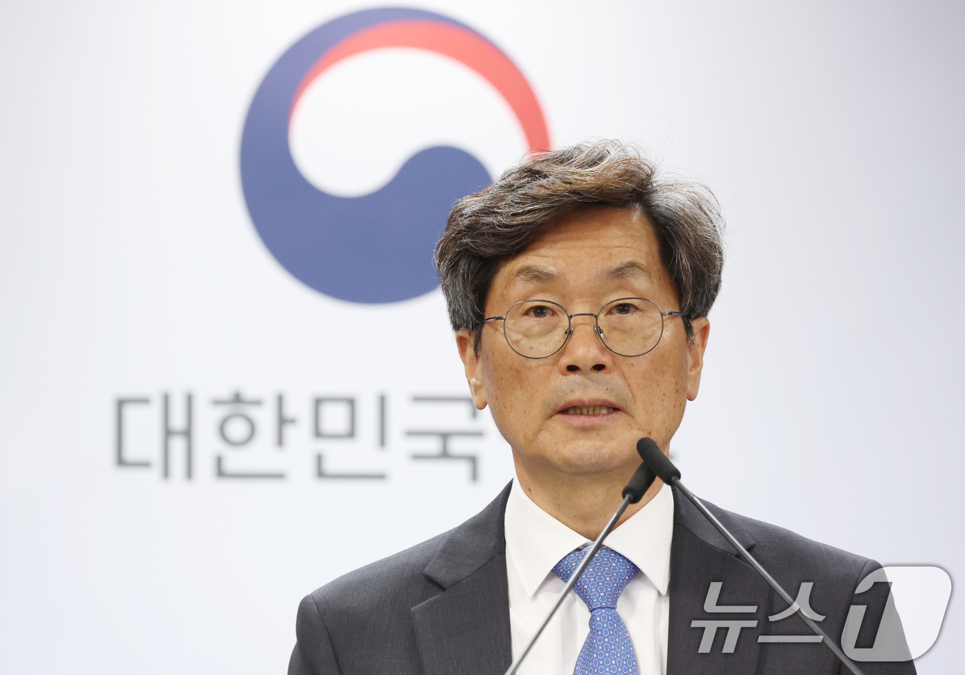 (서울=뉴스1) 김명섭 기자 = 정일연 국민권익위원회 위원장이 8일 서울 종로구 세종대로 정부서울청사에서 권익위 정상화 추진 TF 운영결과 발표를 하고 있다. 2026.5.8/뉴스 …