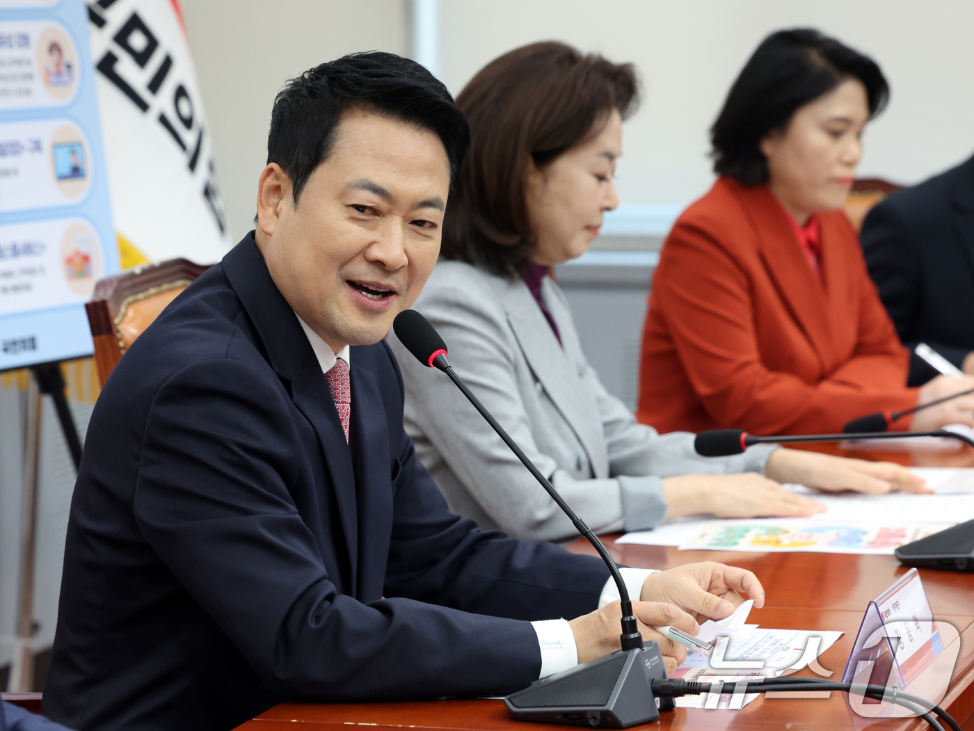 (서울=뉴스1) 황기선 기자 = 장동혁 국민의힘 대표가 8일 오전 국회에서 열린 '맘(Mom)편한특별위원회 '맘편한 약속 - 6·3지방선거 정책 전달식'에서 모두발언을 하고 있다. …
