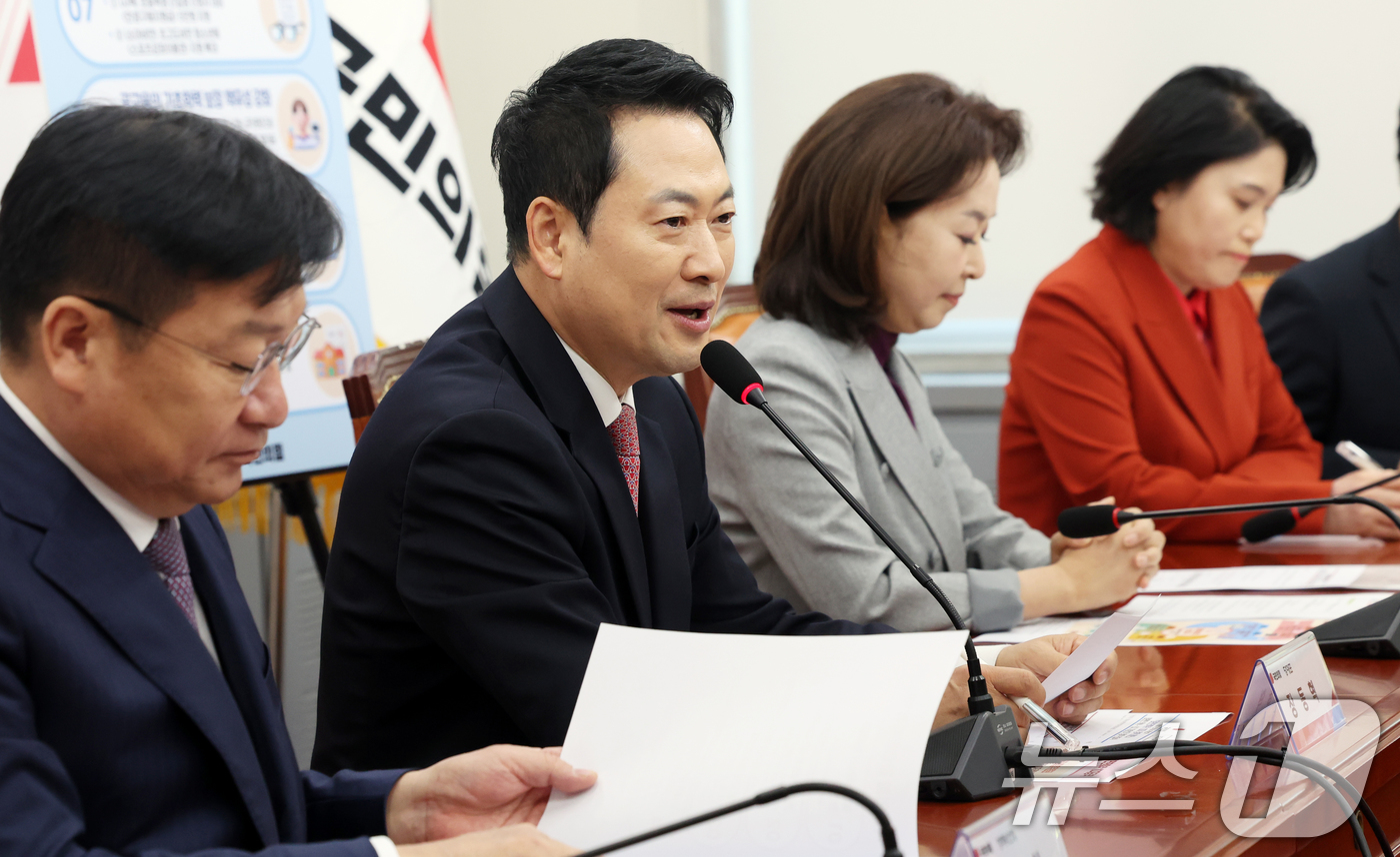 (서울=뉴스1) 황기선 기자 = 장동혁 국민의힘 대표가 8일 오전 국회에서 열린 '맘(Mom)편한특별위원회 '맘편한 약속 - 6·3지방선거 정책 전달식'에서 모두발언을 하고 있다. …