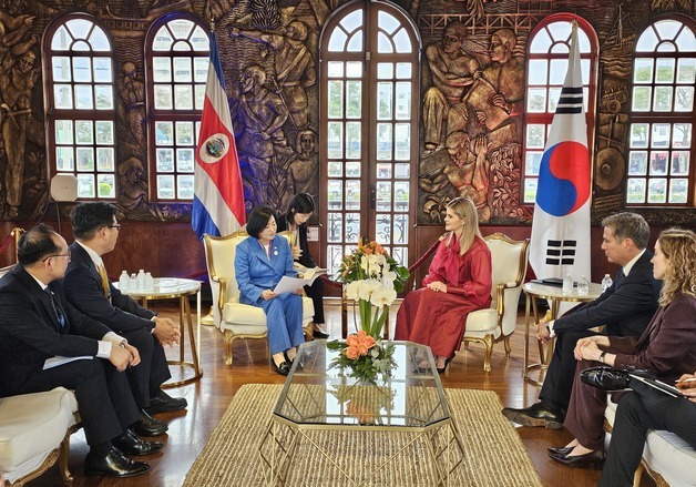 대통령 특사, 코스타리카 신임 대통령 예방…"인프라 협력 확대 기대"
