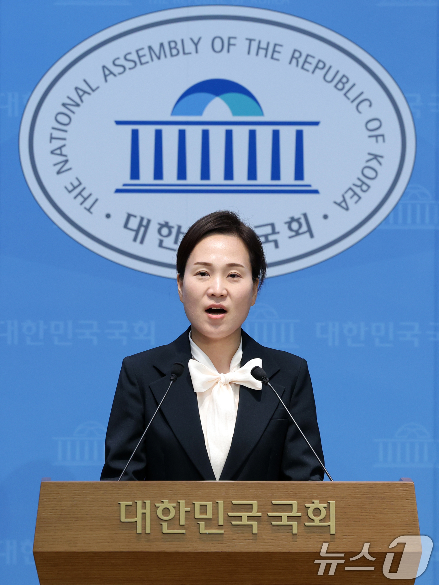 (서울=뉴스1) 황기선 기자 = 충남 아산시을 국회의원 재·보궐선거에 나서는 김민경 국민의힘 후보가 8일 오전 서울 여의도 국회에서 출마 기자회견을 하고 있다. 2026.5.8/뉴 …