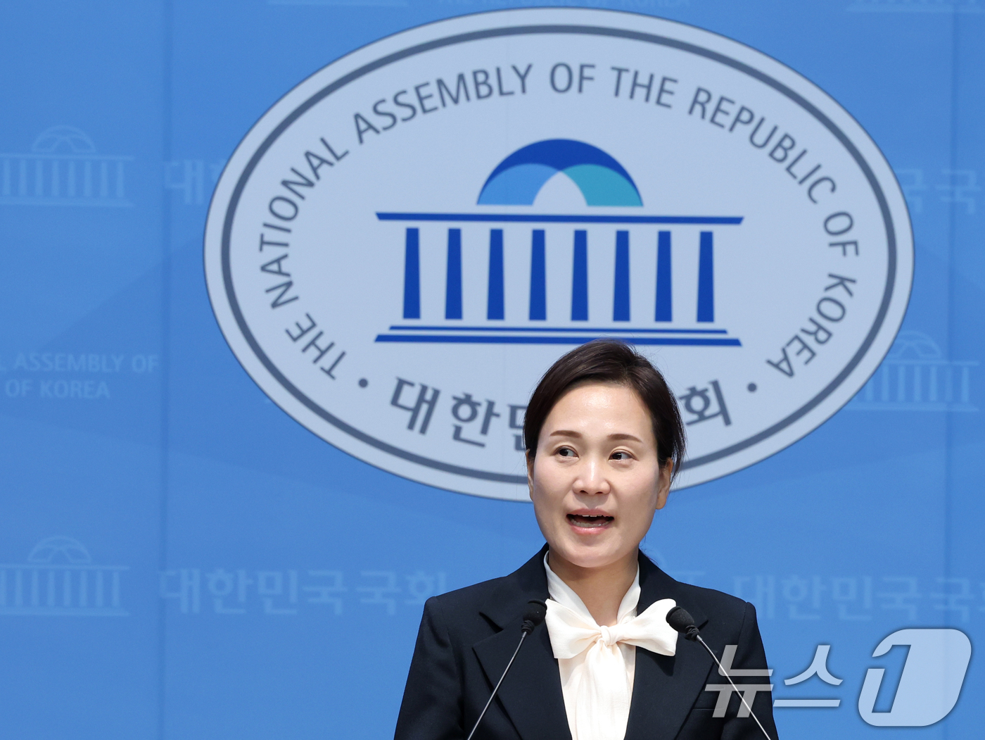 (서울=뉴스1) 황기선 기자 = 충남 아산시을 국회의원 재·보궐선거에 나서는 김민경 국민의힘 후보가 8일 오전 서울 여의도 국회에서 출마 기자회견을 하고 있다. 2026.5.8/뉴 …