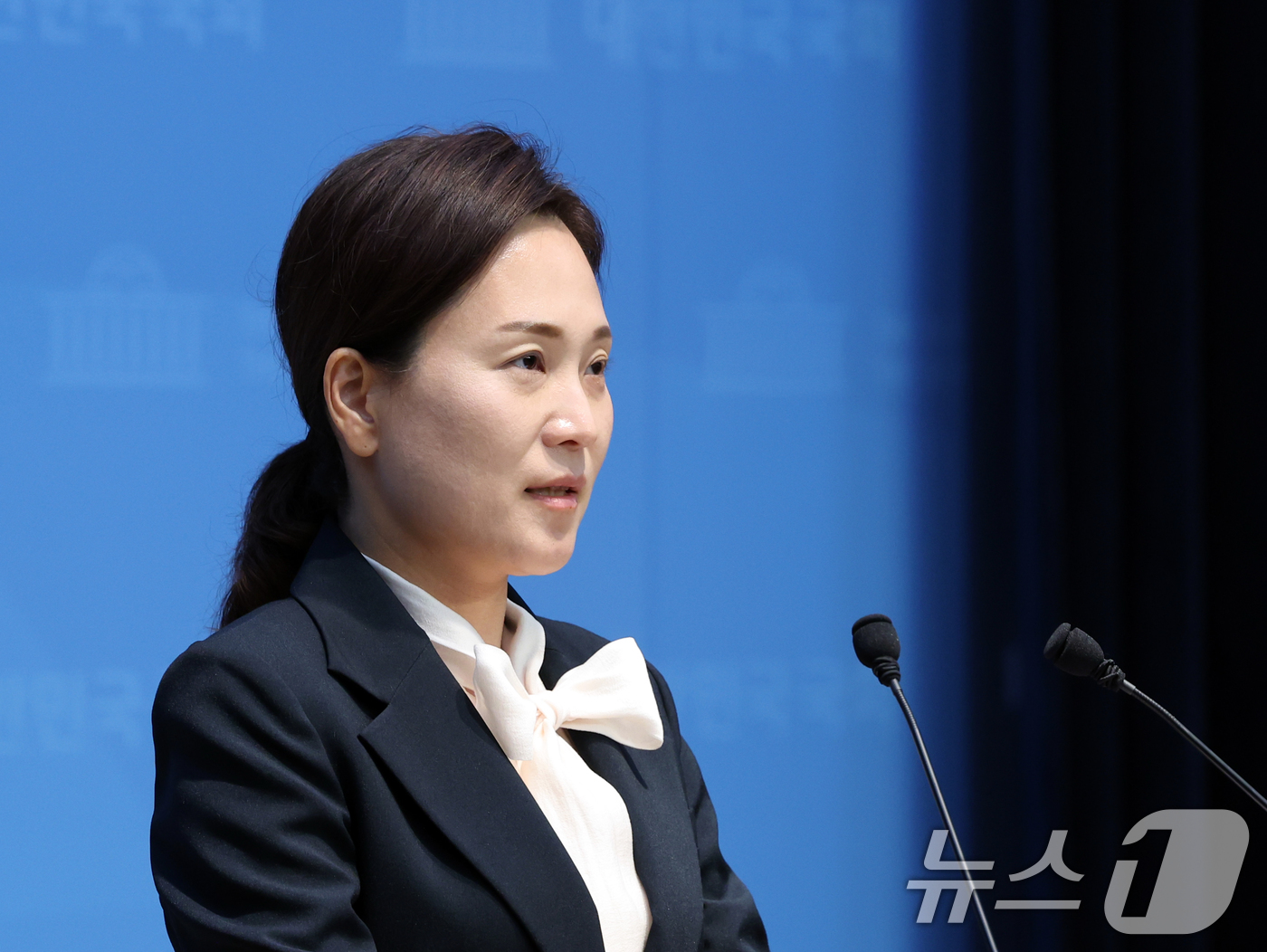 (서울=뉴스1) 황기선 기자 = 충남 아산시을 국회의원 재·보궐선거에 나서는 김민경 국민의힘 후보가 8일 오전 서울 여의도 국회에서 출마 기자회견을 하고 있다. 2026.5.8/뉴 …