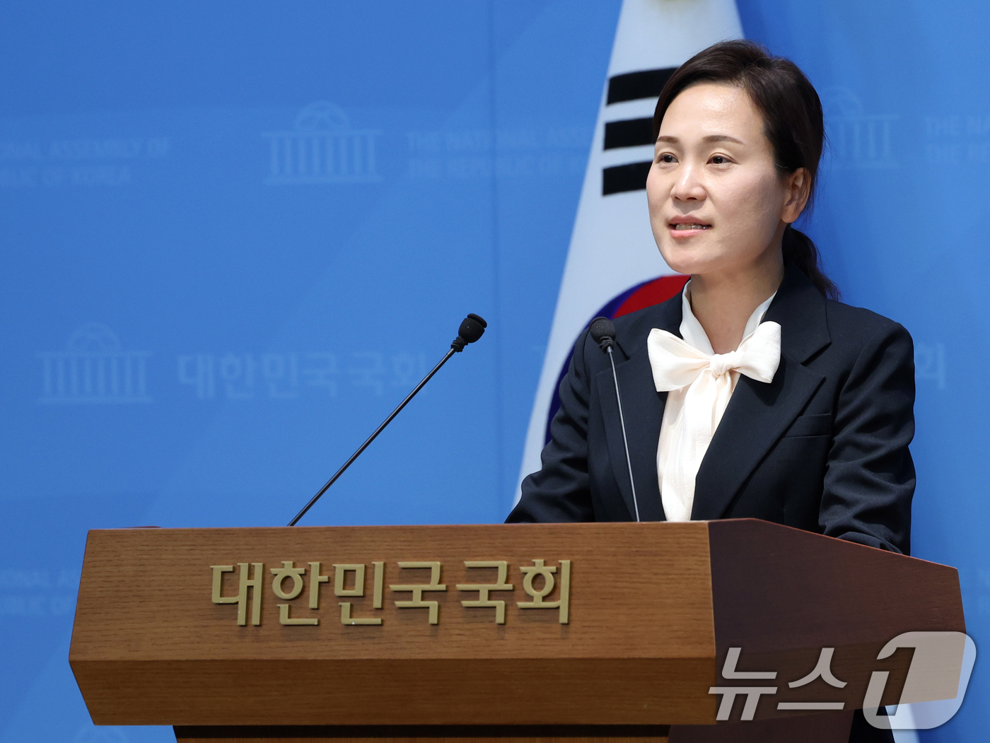 (서울=뉴스1) 황기선 기자 = 충남 아산시을 국회의원 재·보궐선거에 나서는 김민경 국민의힘 후보가 8일 오전 서울 여의도 국회에서 출마 기자회견을 하고 있다. 2026.5.8/뉴 …