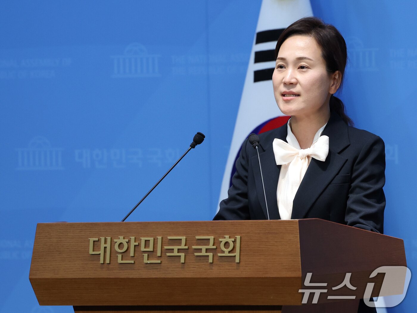 본문 이미지 - 충남 아산시을 국회의원 재·보궐선거에 나서는 김민경 국민의힘 후보가 지난 8일 오전 서울 여의도 국회에서 출마 기자회견을 하고 있다. 2026.5.8 ⓒ 뉴스1 황기선 기자