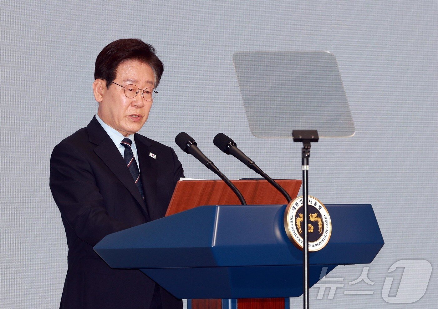 본문 이미지 - 이재명 대통령이 8일 서울 중구 대한상공회의소에서 열린 제54회 어버이날 기념식에서 축사를 하고 있다. 2026.5.8 ⓒ 뉴스1 허경 기자