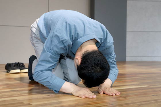 큰절하는 장동혁 대표