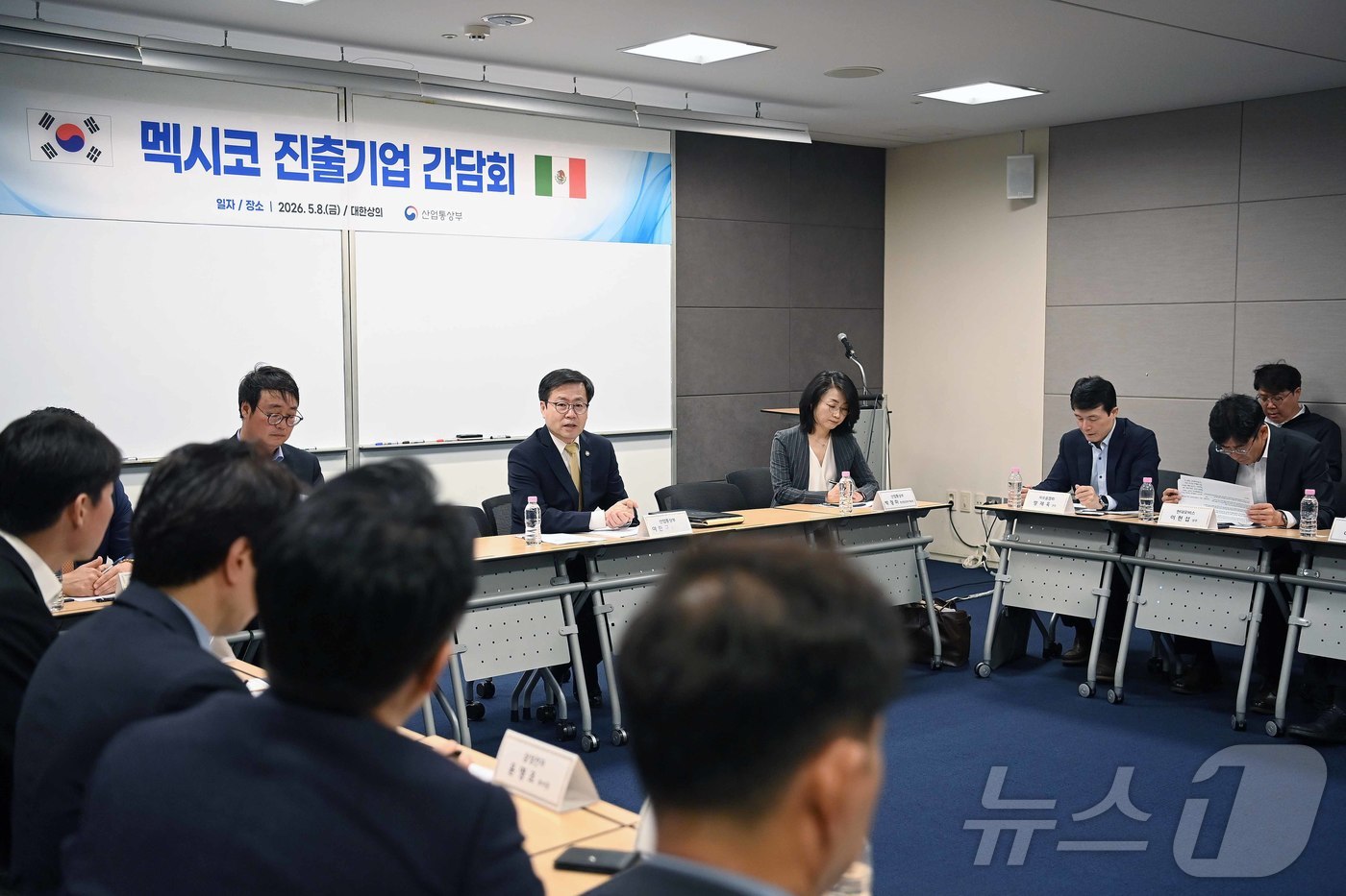(서울=뉴스1) = 여한구 산업통상부 통상교섭본부장이 8일 오전 서울 중구 대한상공회의소 회의실에서 열린 멕시코 진출기업 간담회를 주재하고 있다. (산업통상부 제공. 재판매 및 D …