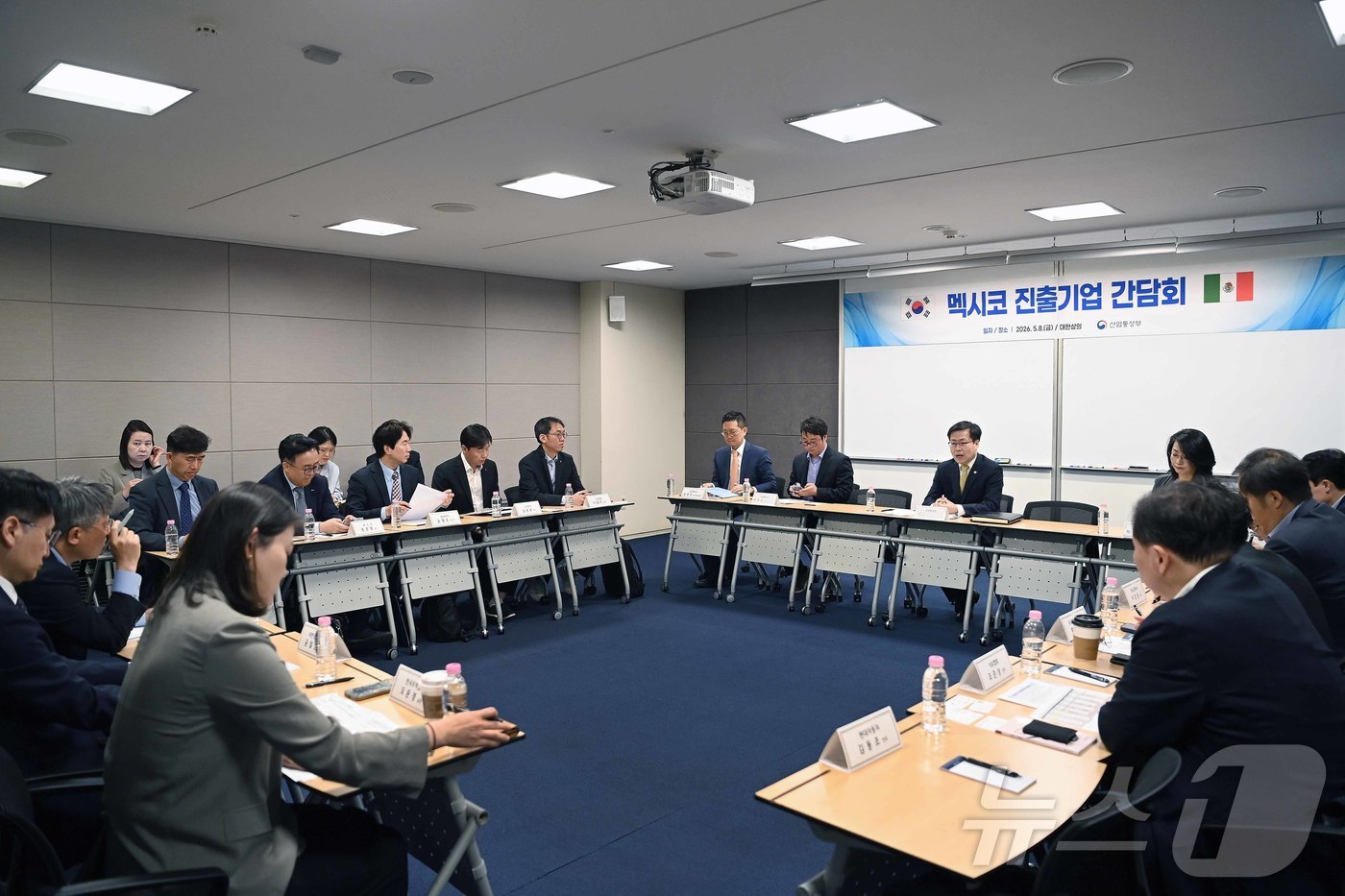 (서울=뉴스1) = 여한구 산업통상부 통상교섭본부장이 8일 오전 서울 중구 대한상공회의소 회의실에서 열린 멕시코 진출기업 간담회를 주재하고 있다. (산업통상부 제공. 재판매 및 D …