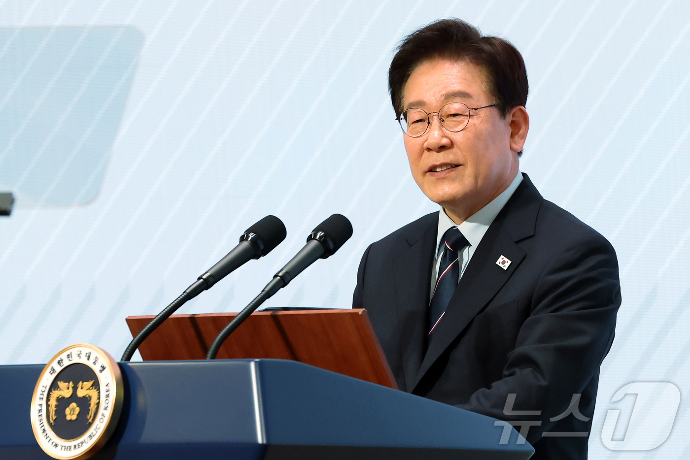 (서울=뉴스1) 허경 기자 = 이재명 대통령이 8일 서울 대한상공회의소에서 열린 제54회 어버이날 기념식에서 축사를 하고 있다.  2026.5.8/뉴스1