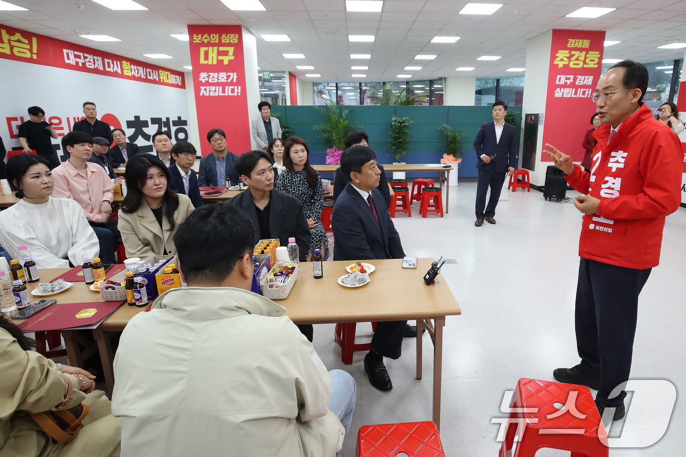 (대구=뉴스1) 공정식 기자 = 추경호 국민의힘 대구시장 후보가 8일 오전 대구 수성구 선거사무소에서 열린 지역사회교육자협의회 지지선언 행사에서 발언하고 있다. 2026.5.8/뉴 …
