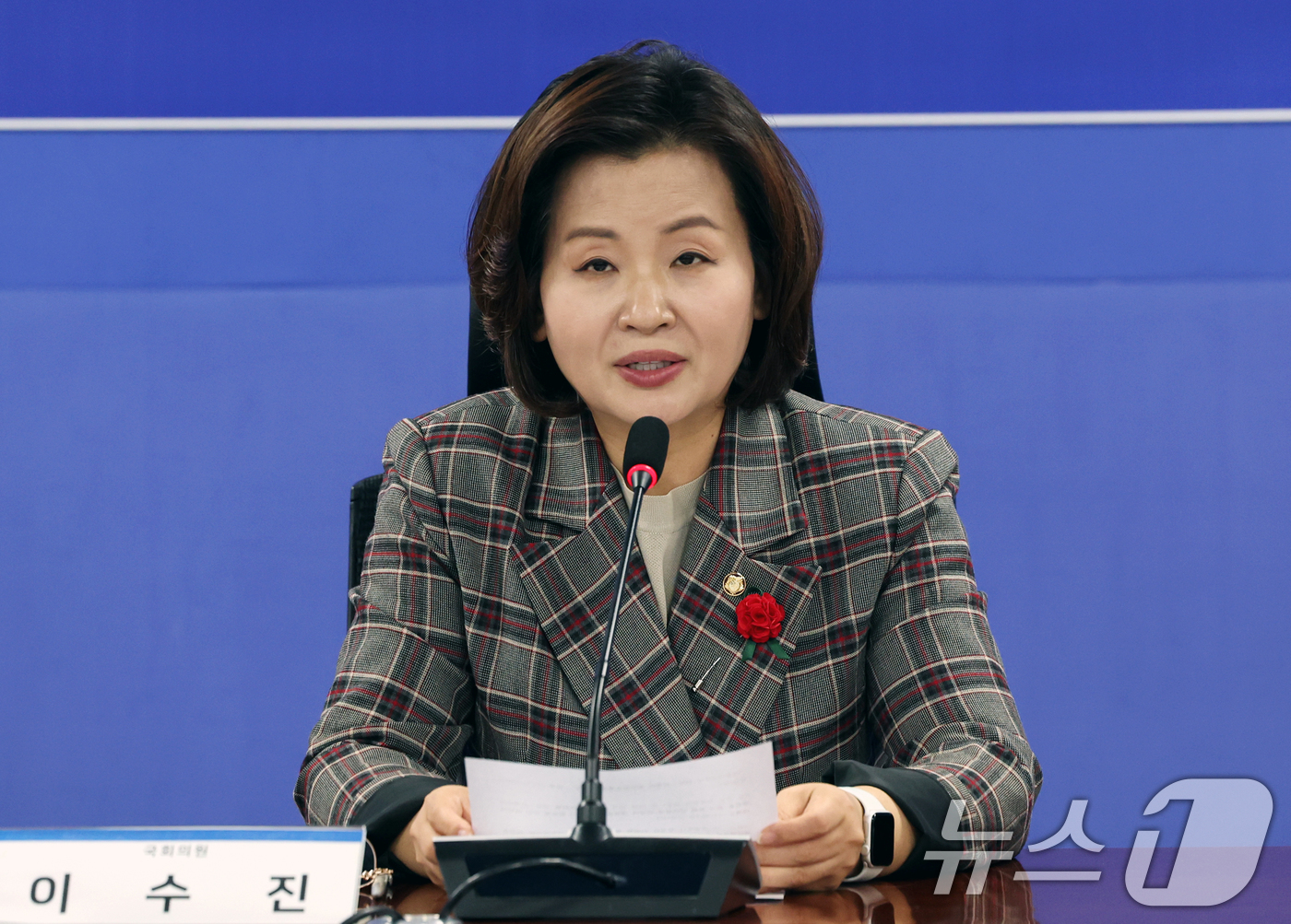 (서울=뉴스1) 황기선 기자 = 이수진 더불어민주당 산모·신생아 응급진료체계 개선 TF 단장이 8일 오후 서울 여의도 국회에서 열린 당정회의에서 모두발언을 하고 있다.  2026. …