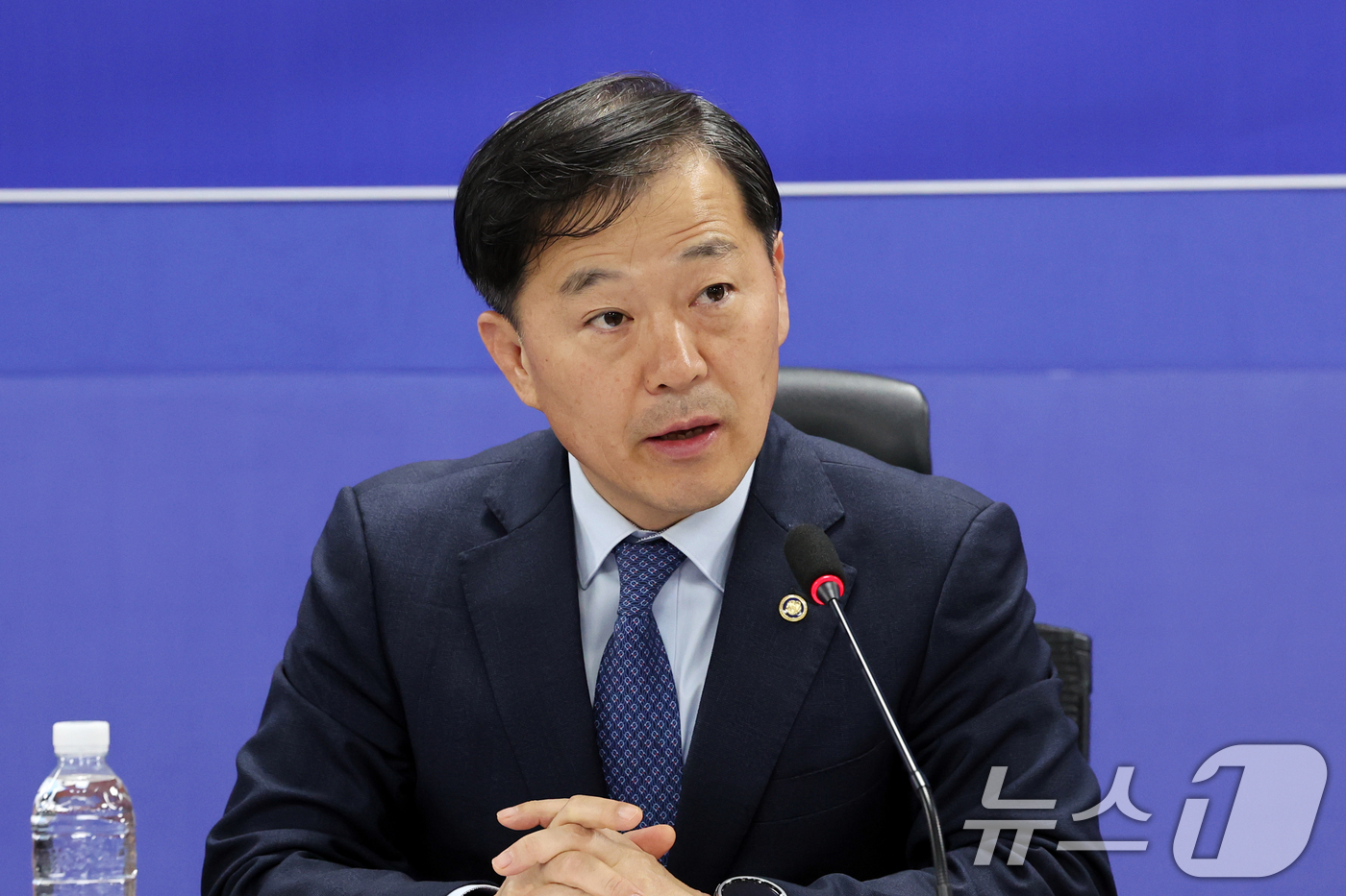 (서울=뉴스1) 황기선 기자 = 이영훈 보건복지부 2차관이 8일 오후 서울 여의도 국회에서 열린 산모·신생아 응급진료체계 개선 TF  당정회의에서 모두발언을 하고 있다.  2026 …