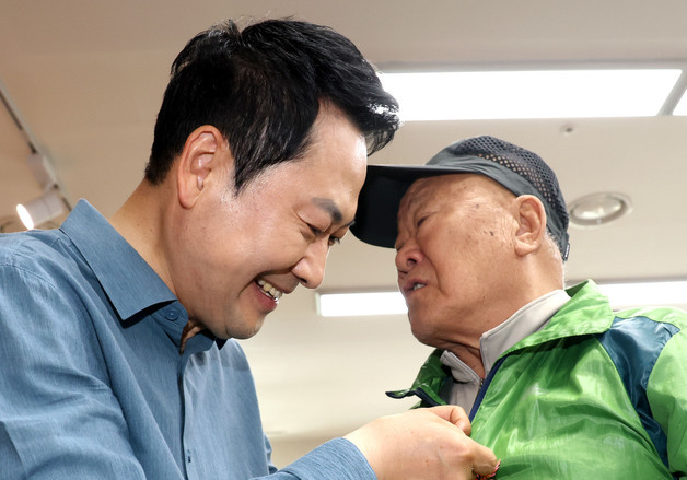 [뉴스1 PICK] '어버이날 큰절' 장동혁, "이제 대한민국이 모실 차례"
