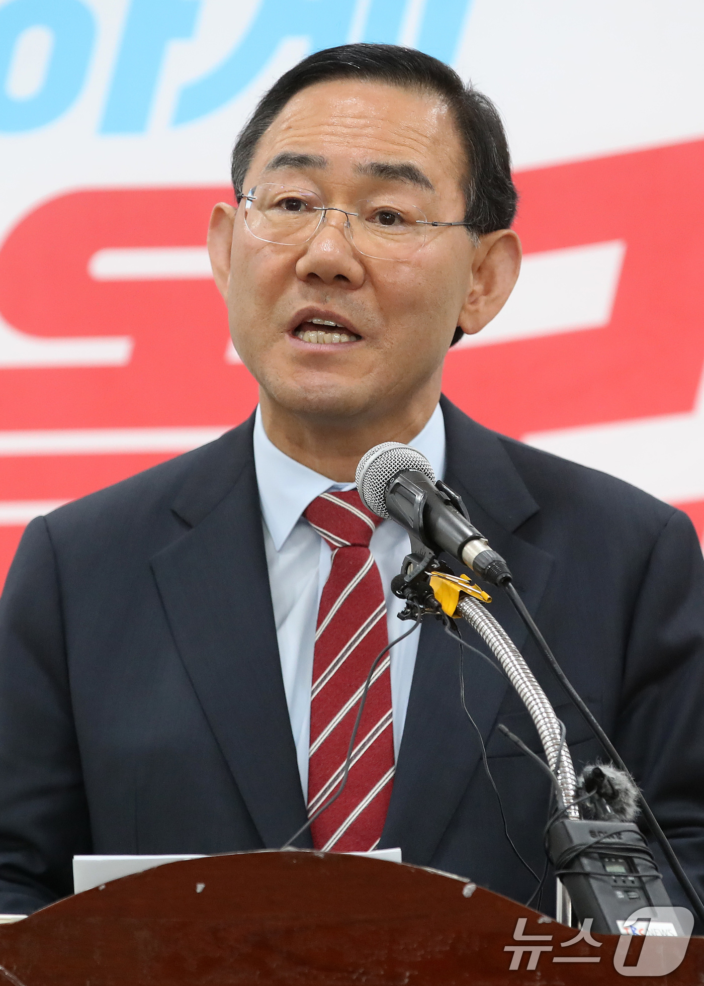 (대구=뉴스1) 공정식 기자 = 주호영 국회부의장이 8일 오후 대구 수성구 국민의힘 대구시당에서 6·3 지방선거 대구시장 선거대책위원회 총괄선거대책위원장 수락의 뜻을 밝히고 있다. …